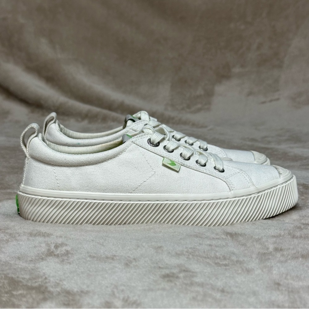 Cariuma OCA Low Off White Canvas Sneaker Size 6.5